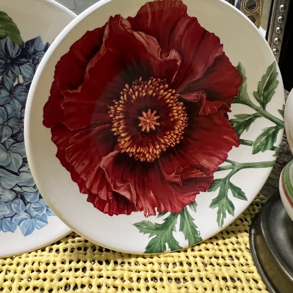 Pair one import floral medley, appetizer plate. - Picture 2 of 8